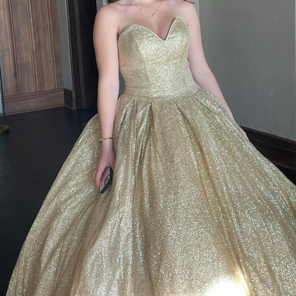 Dancing Queen gold glitter ballgown. - Picture 2 of 3